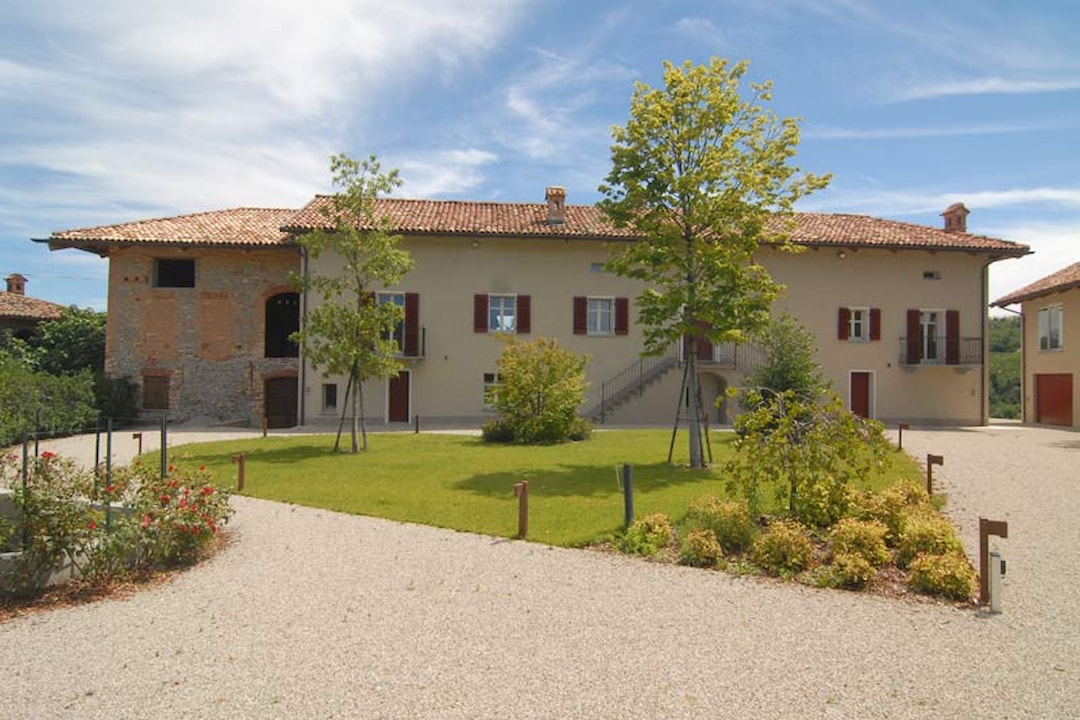 Image of Fraai landhuis met uitzicht op Barolo wijngaarden