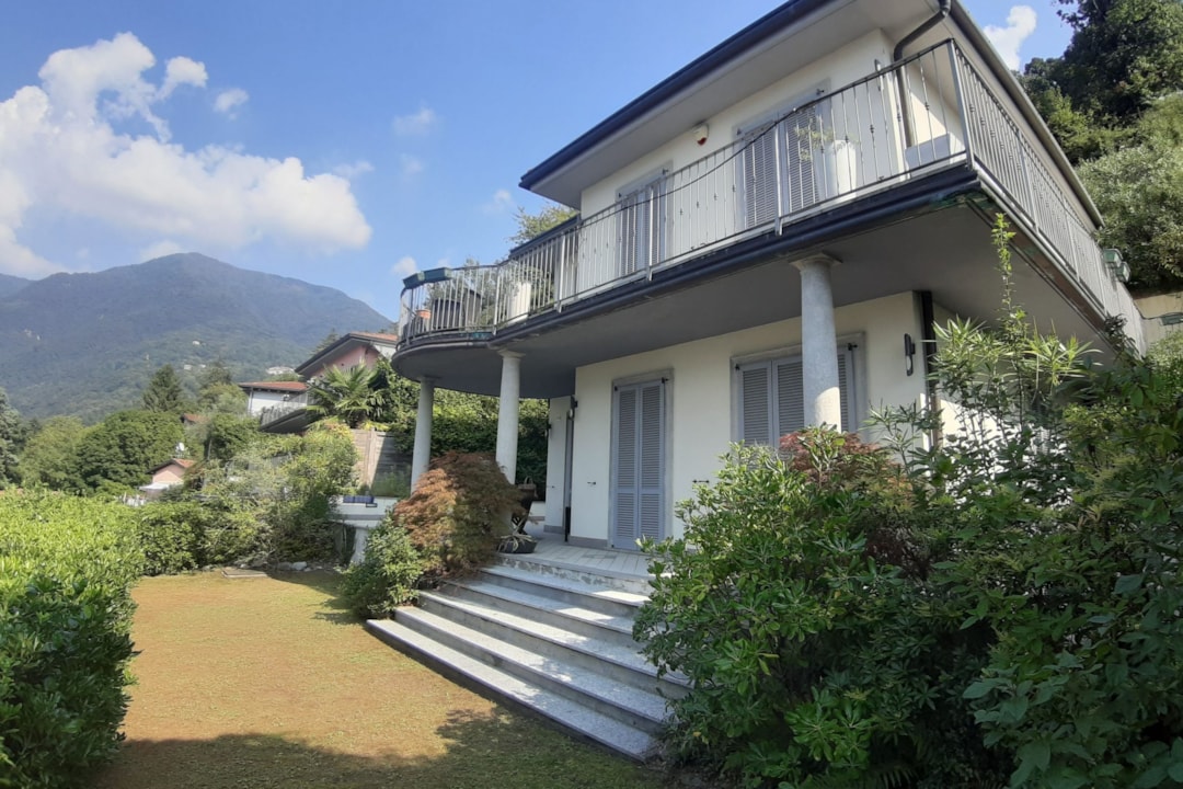 Image of Como, beautiful villa with panoramic lake view.