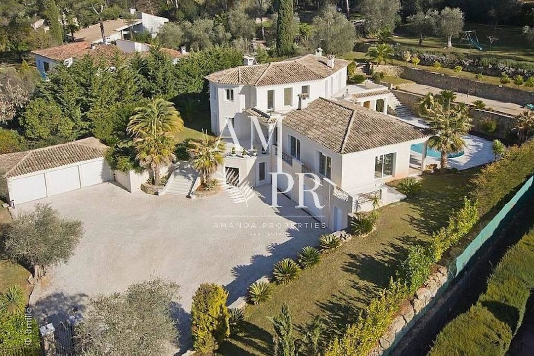 Image of STUNNING PROPERTY WITH OUTBUILDINGS - NEXT TO GOLF COURSE