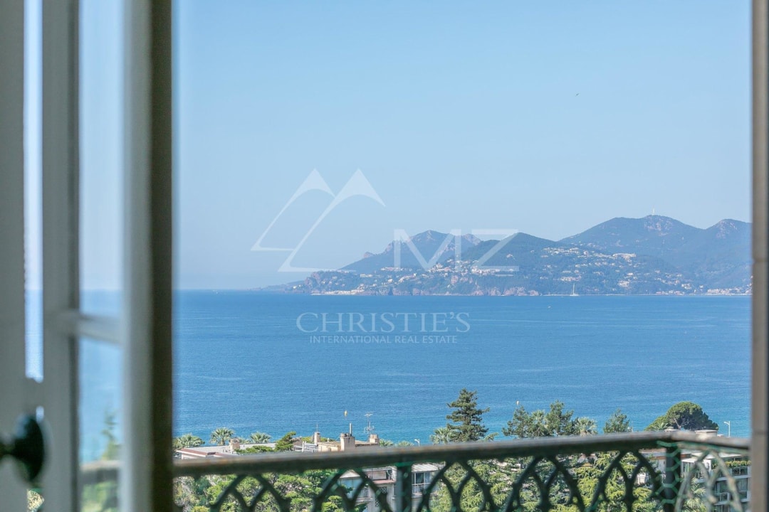 Image of Bourgeois 1855 - 7 rooms - Top floor apartment panoramic sea view