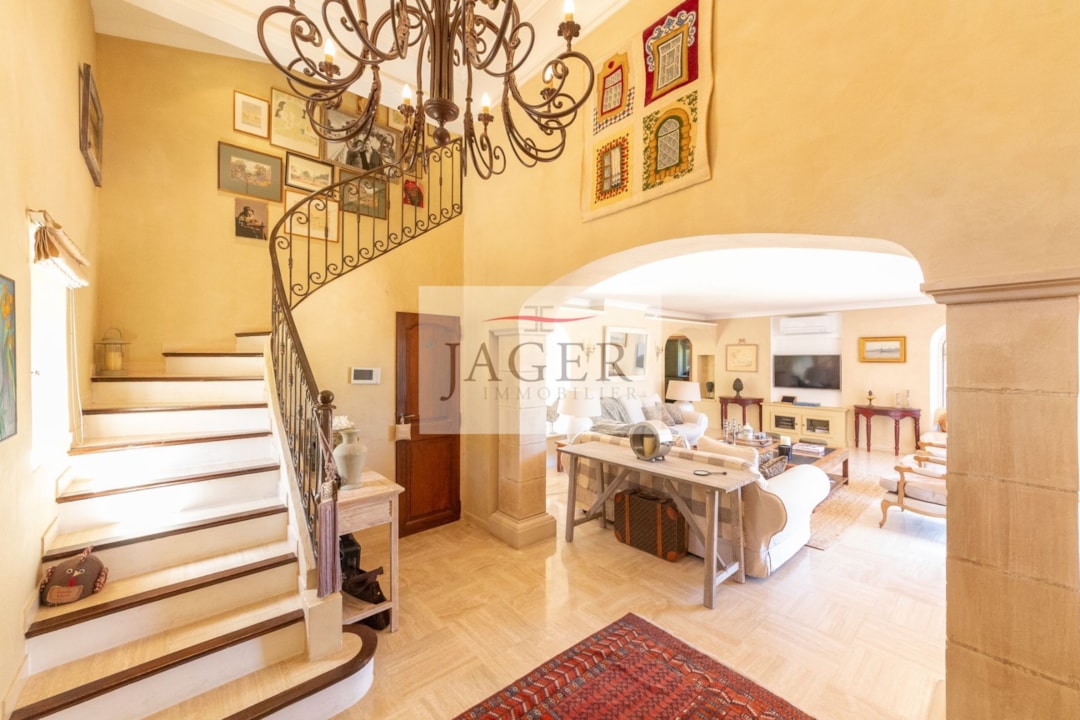 Image of Charming villa in Grimaud wit pool, large garage and covered terrace