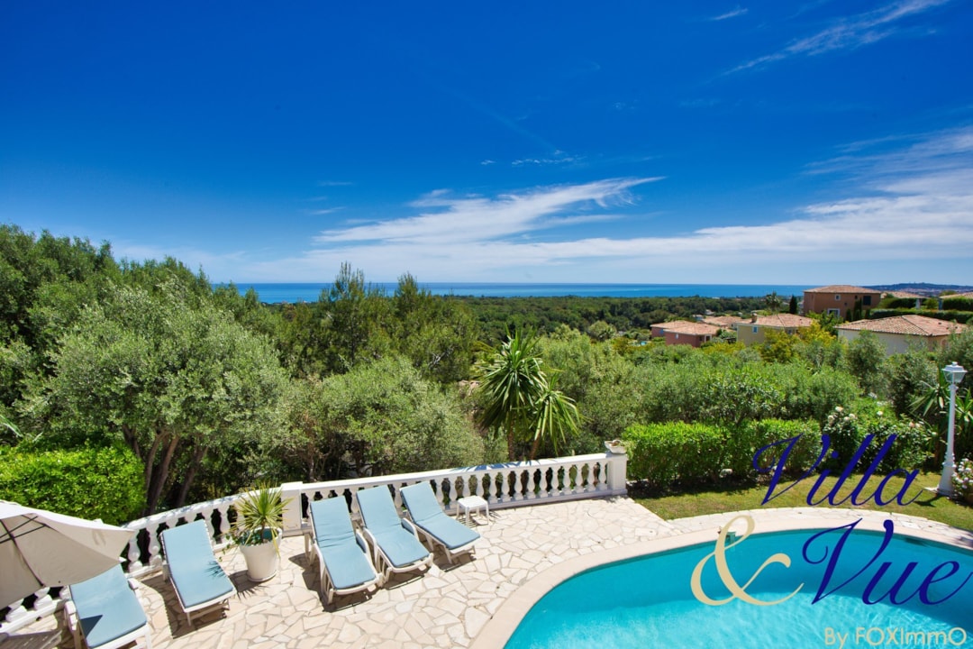 Image of An der Côte d'Azur, herrliche Villa mit Panoramablick aufs Meer, Schwimmbad, Terrasse