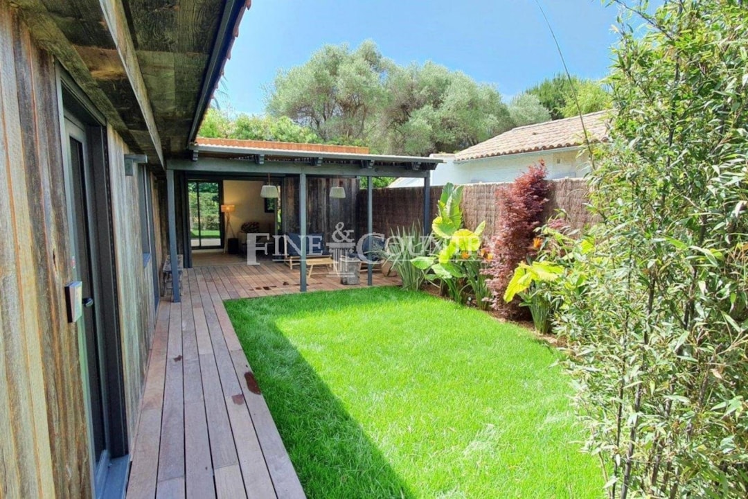Image of Beach Bungalow for sale on the Cap d'AntibesREF