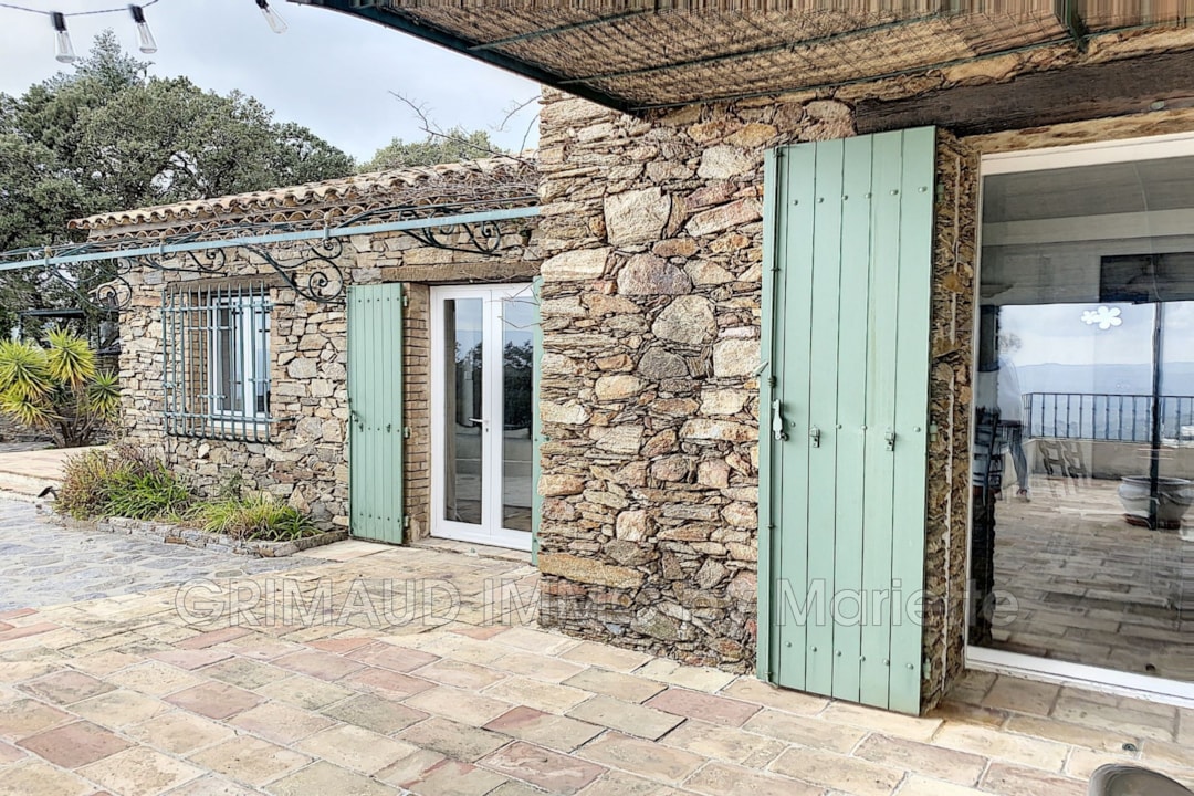 Image of panoramic view for this stone house