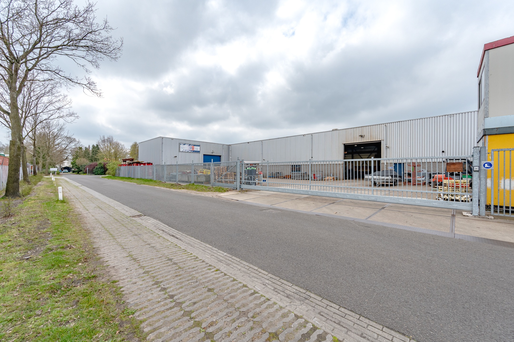 Bedrijfspand - Schoonebeek - Industrieweg 27 en 29