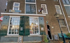 Dordrecht, Houttuinen 32 , Grotekerksplein 7 & Grotekerksplein 7A image