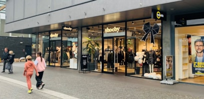 Eindhoven, Winkelcentrum Woensel 40 A, 40B & 40C image